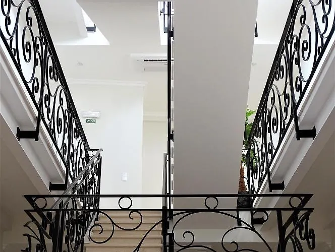 Bowen, Luxury Гостевой дом Лагуш
