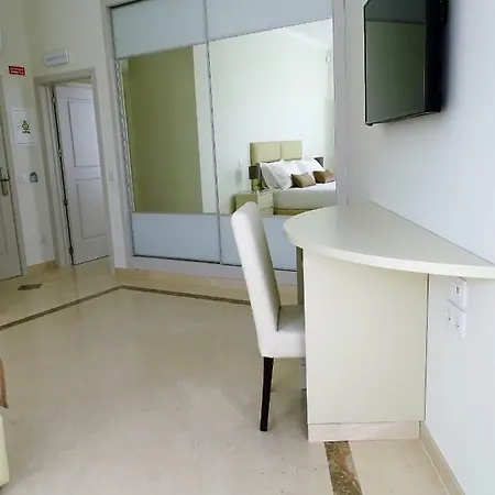 Bowen, Luxury Guest house