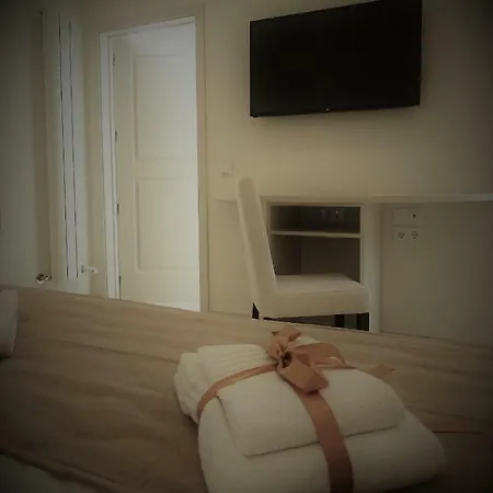 Bowen, Luxury Guest house Lagos