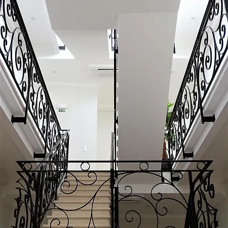 Bowen, Luxury Guest house Lagos