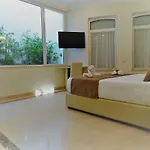 Bowen, Luxury 4* Lagos
