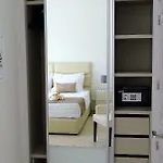 Bowen, Luxury
