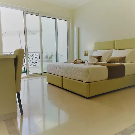 Bowen, Luxury 4*